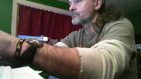 Snapshot of hippiedad333 chatting on 02-19-26, 10:50 hippiedad333 online show from 02-19-26, 10:50