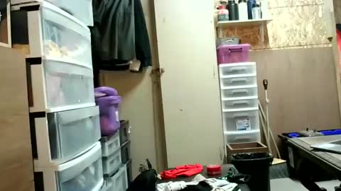 Snapshot of hippostixs chatting on 12-11-24, 04:49 Krush Vibrations online show from 12-11-24, 04:49