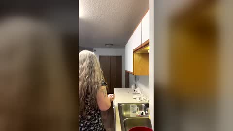 hippysnewhere online show from 04-23-26, 11:18