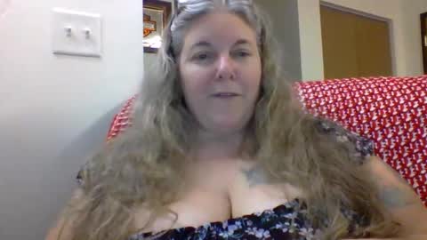 hippysnewhere online show from 06-09-26, 11:49