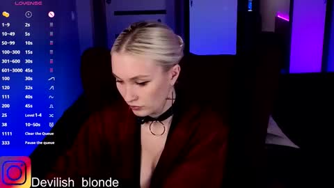 Snapshot of hitchcocianblonde_ chatting on 03-05-26, 06:48 Mary online show from 03-05-26, 06:48