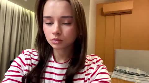 Snapshot of hoaarisa chatting on 11-12-25, 10:48 Sofia online show from 11-12-25, 10:48