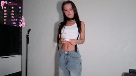 Snapshot of hoaarisa chatting on 12-05-25, 06:22 Sofia online show from 12-05-25, 06:22