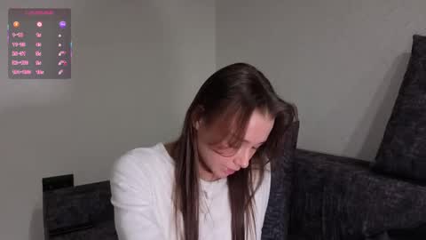 Snapshot of hoaarisa chatting on 12-18-25, 08:15 Sofia online show from 12-18-25, 08:15