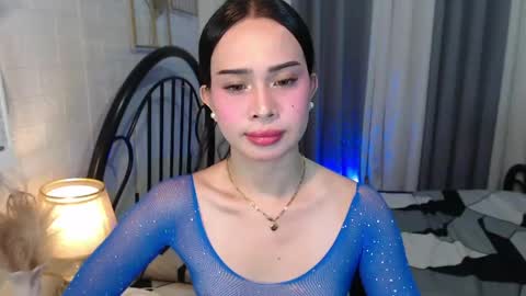 Snapshot of hoelymolly chatting on 05-15-26, 11:23 hoelymolly online show from 05-15-26, 11:23