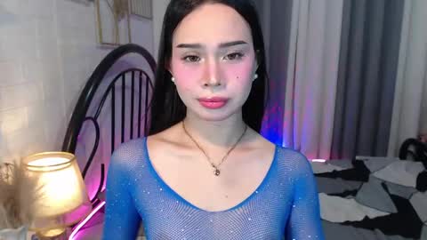 Snapshot of hoelymolly chatting on 05-18-26, 05:19 hoelymolly online show from 05-18-26, 05:19