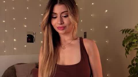 Snapshot of holayoula chatting on 10-01-25, 08:31 Moni Monica online show from 10-01-25, 08:31