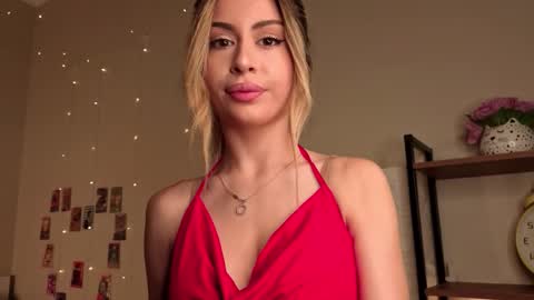 Snapshot of holayoula chatting on 10-14-25, 08:26 Moni Monica online show from 10-14-25, 08:26