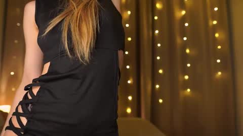 Snapshot of holayoula chatting on 12-02-25, 02:12 Moni Monica online show from 12-02-25, 02:12