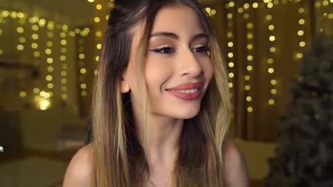 Snapshot of holayoula chatting on 12-16-25, 02:11 Moni Monica online show from 12-16-25, 02:11