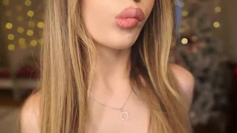 Snapshot of holayoula chatting on 01-06-26, 08:07 Moni Monica online show from 01-06-26, 08:07