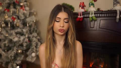 Snapshot of holayoula chatting on 01-11-26, 08:08 Moni Monica online show from 01-11-26, 08:08