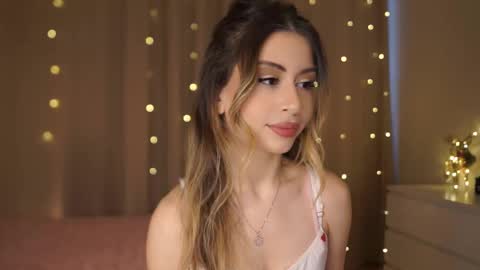 Snapshot of holayoula chatting on 01-14-26, 08:09 Moni Monica online show from 01-14-26, 08:09