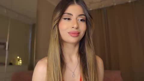 Snapshot of holayoula chatting on 02-16-26, 08:10 Moni Monica online show from 02-16-26, 08:10