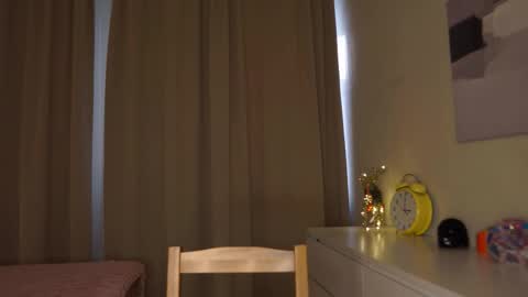 Snapshot of holayoula chatting on 02-24-26, 08:01 Moni Monica online show from 02-24-26, 08:01