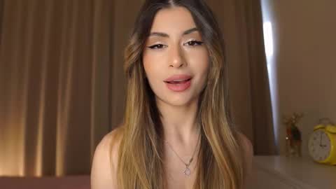 Snapshot of holayoula chatting on 02-25-26, 08:02 Moni Monica online show from 02-25-26, 08:02