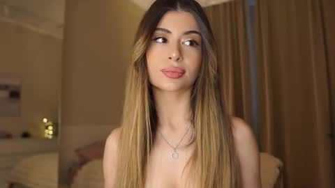 Snapshot of holayoula chatting on 02-27-26, 08:14 Moni Monica online show from 02-27-26, 08:14