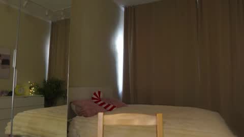 Snapshot of holayoula chatting on 03-11-26, 08:09 Moni Monica online show from 03-11-26, 08:09