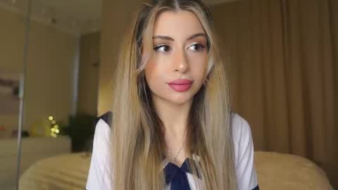 Snapshot of holayoula chatting on 03-12-26, 08:09 Moni Monica online show from 03-12-26, 08:09