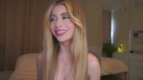 Snapshot of holayoula chatting on 03-24-26, 08:08 Moni Monica online show from 03-24-26, 08:08