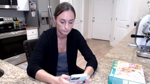 Holi Hurricane online show from 12-19-25, 05:47