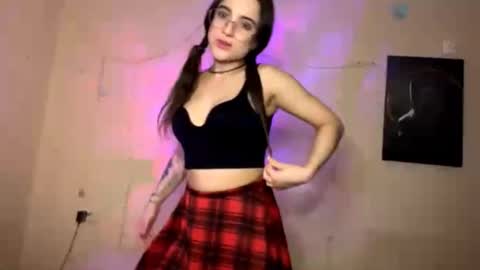 Kerri online show from 12-04-25, 05:54