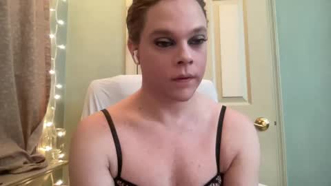 Snapshot of holly23hopefull chatting on 01-01-25, 12:11 Hollys Drive threw Side Of CB. online show from 01-01-25, 12:11