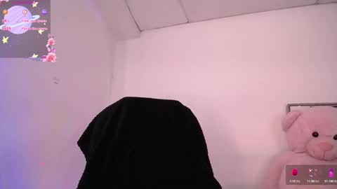 Snapshot of holly_16 chatting on 09-17-25, 06:42 holly_16 online show from 09-17-25, 06:42