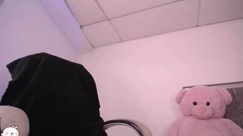 Snapshot of holly_16 chatting on 11-06-25, 08:54 holly_16 online show from 11-06-25, 08:54