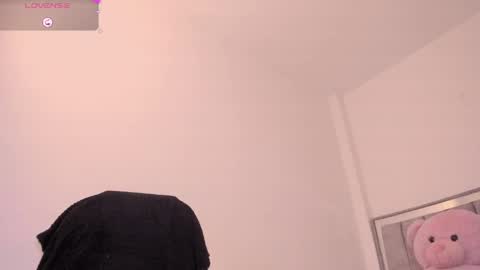 holly_16 online show from 04-10-26, 07:07