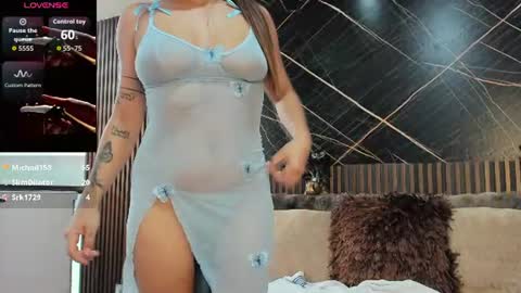 Snapshot of holly_22 chatting on 07-28-26, 04:39 Holly 22 online show from 07-28-26, 04:39