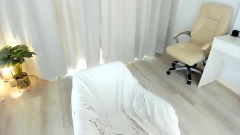 Snapshot of holly_amy chatting on 07-14-26, 10:21 Amy online show from 07-14-26, 10:21