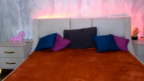 Snapshot of holly_beck chatting on 05-21-26, 12:56 Holly online show from 05-21-26, 12:56