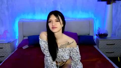 Snapshot of holly_beck chatting on 06-11-26, 08:34 Holly online show from 06-11-26, 08:34