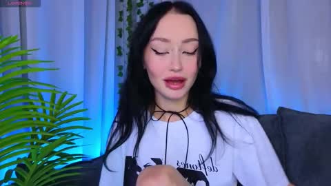 holly_berryy_ online show from 10-11-25, 02:00