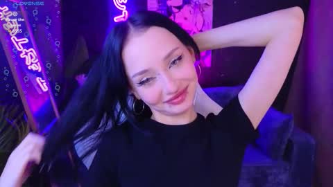 holly_berryy_ online show from 10-21-25, 02:01
