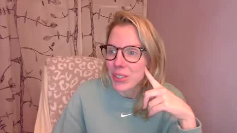 holly_bourbon online show from 10-31-25, 12:55