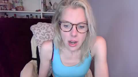 holly_bourbon online show from 03-31-26, 09:26