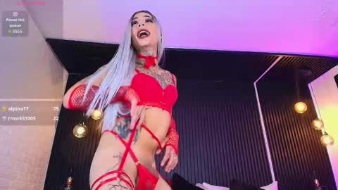 Snapshot of holly_kat chatting on 10-26-25, 06:25 April online show from 10-26-25, 06:25