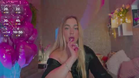 Snapshot of holly_molly8 chatting on 03-27-26, 06:40 holly_molly8 online show from 03-27-26, 06:40