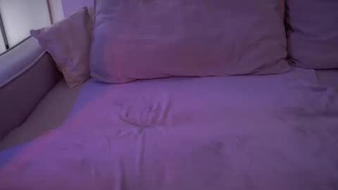 Snapshot of holly_molly_69 chatting on 10-24-25, 03:47 Molly online show from 10-24-25, 03:47