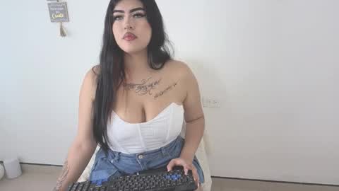 Snapshot of hollycute54 chatting on 01-07-26, 07:05 Holly online show from 01-07-26, 07:05