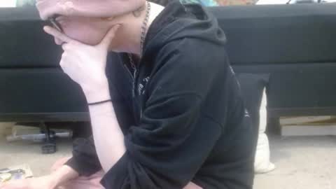 Holly Hawkes online show from 03-11-25, 12:33