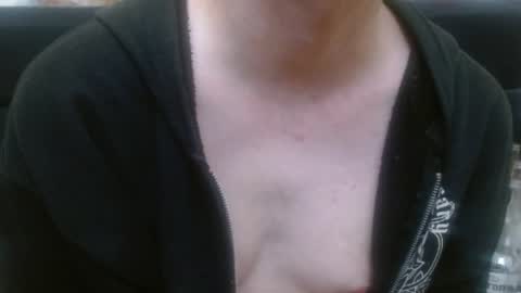 Snapshot of hollyhawkes chatting on 06-01-26, 01:35 Holly Hawkes online show from 06-01-26, 01:35