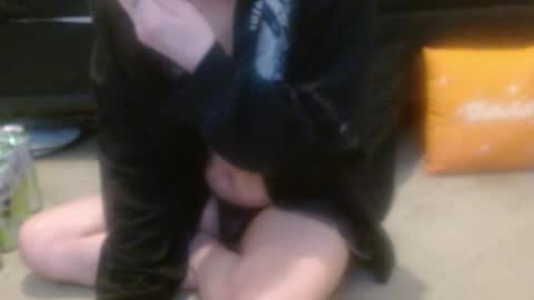 Snapshot of hollyhawkes chatting on 06-08-26, 11:16 Holly Hawkes online show from 06-08-26, 11:16