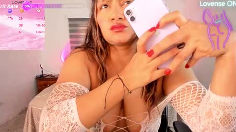 Snapshot of hollymollyxoxo chatting on 09-26-25, 06:45 Molly online show from 09-26-25, 06:45