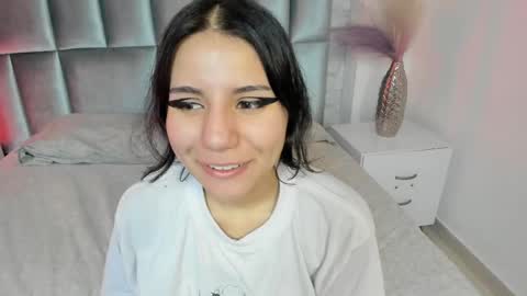 Snapshot of hollypeach_ chatting on 04-29-26, 07:31 hollypeach_ online show from 04-29-26, 07:31