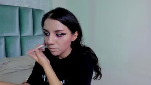 Snapshot of hollypeach_ chatting on 04-30-26, 08:37 hollypeach_ online show from 04-30-26, 08:37