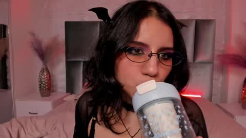 Snapshot of hollypeach_ chatting on 05-05-26, 12:07 hollypeach_ online show from 05-05-26, 12:07