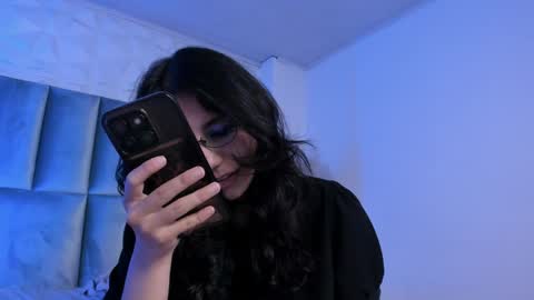 Snapshot of hollypeach_ chatting on 05-19-26, 01:56 hollypeach_ online show from 05-19-26, 01:56